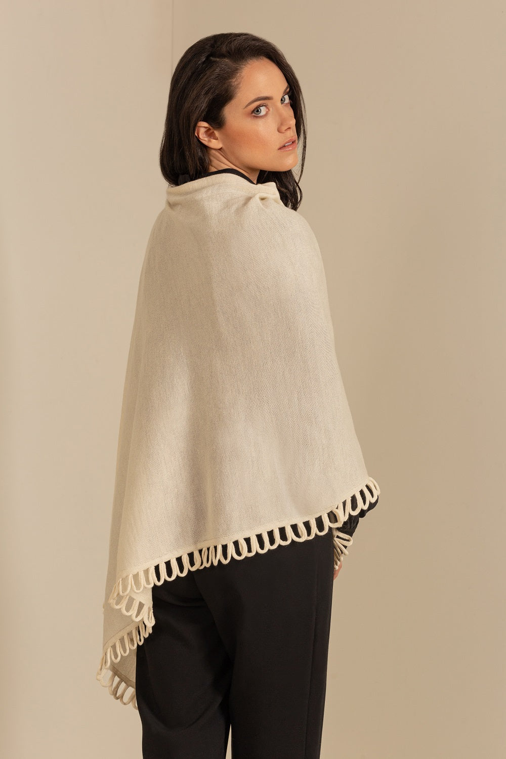 PONCHO BRUMA DE ALPACA 16 COLOR ECRU