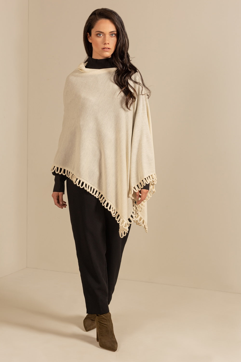 PONCHO BRUMA DE ALPACA 16 COLOR ECRU