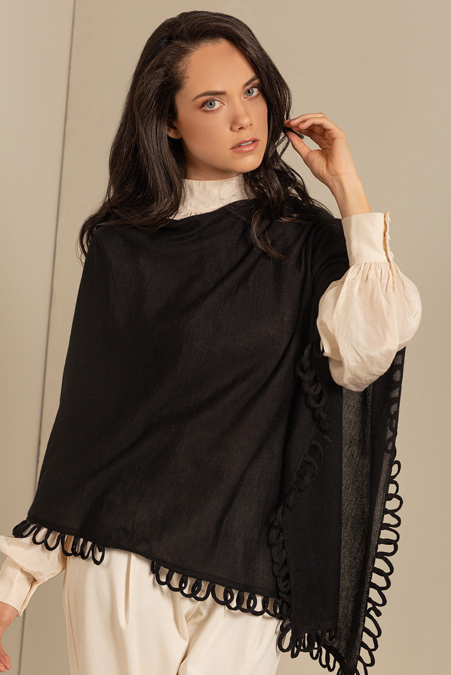 PONCHO BRUMA DE ALPACA 16 COLOR BLACK