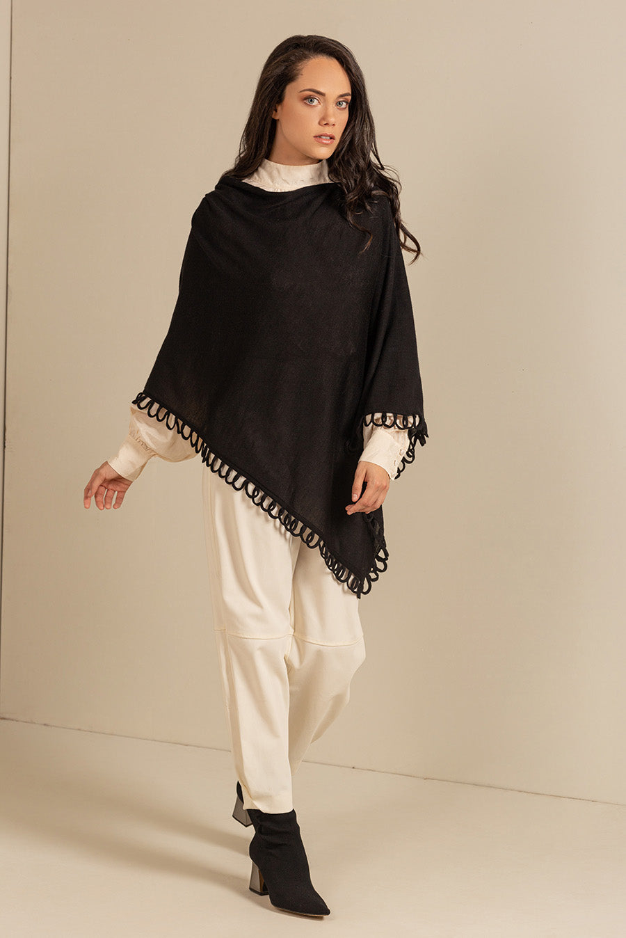 PONCHO BRUMA DE ALPACA 16 COLOR BLACK
