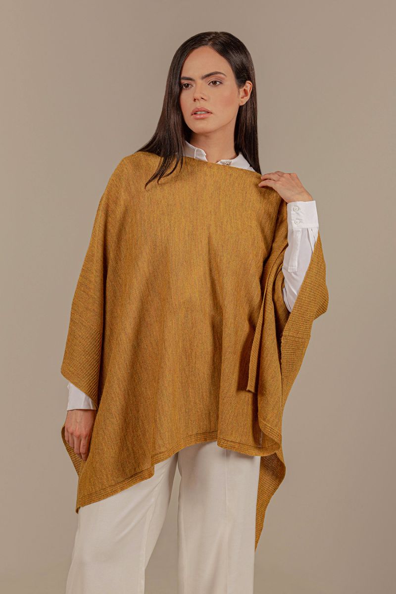 Poncho Udaipur De Baby Alpaca Color Oropel