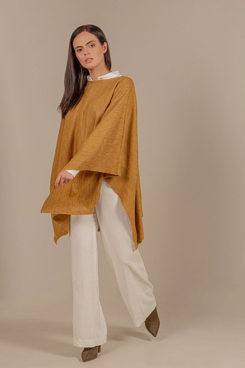 Poncho Udaipur De Baby Alpaca Color Oropel