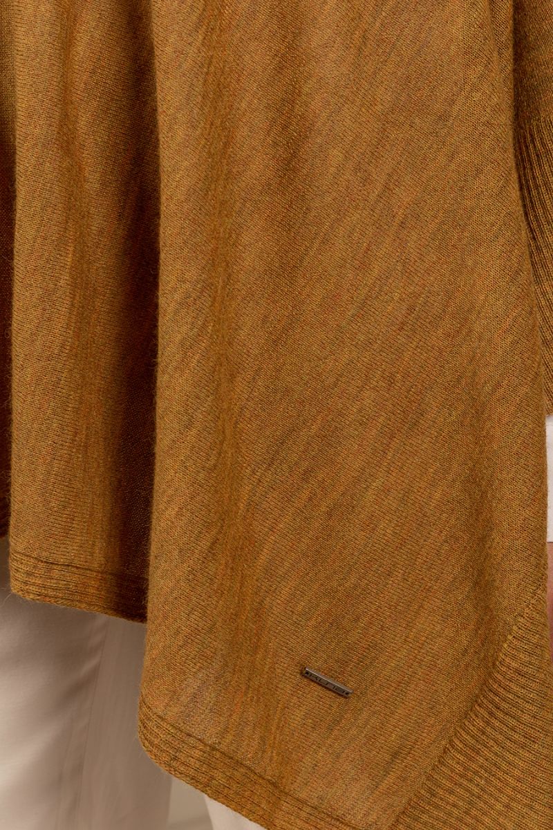 Poncho Udaipur De Baby Alpaca Color Oropel