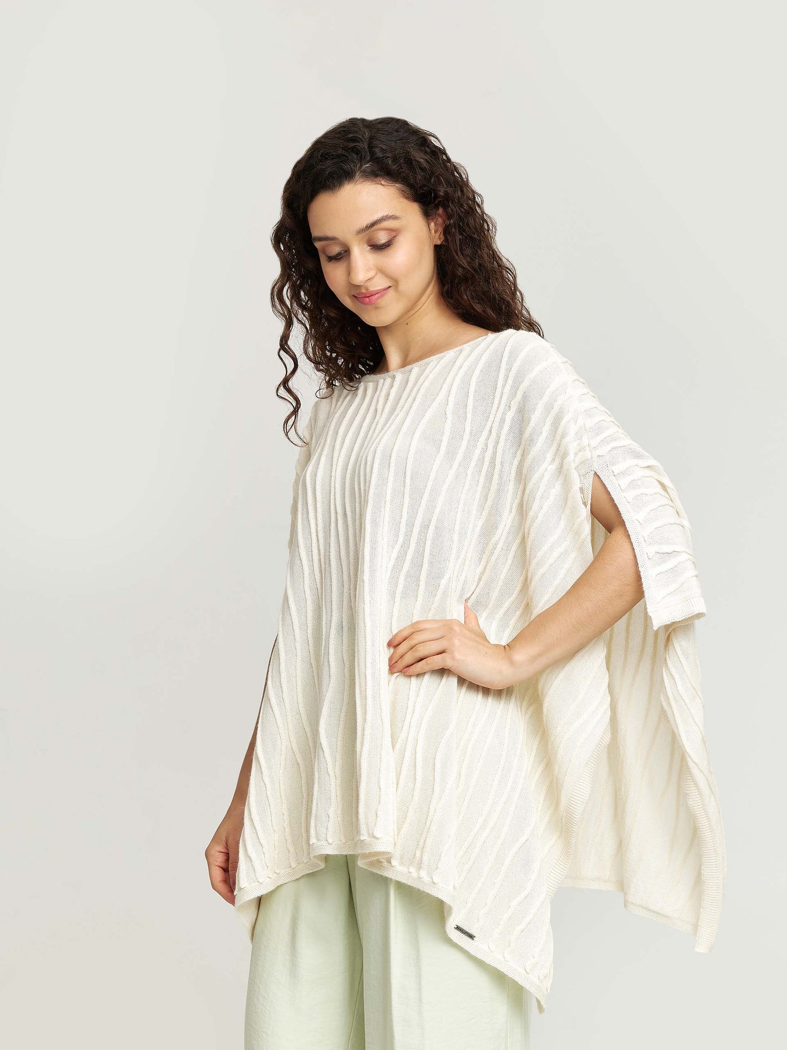 Wichita Poncho Baby Alpaca y Seda Color Crudo