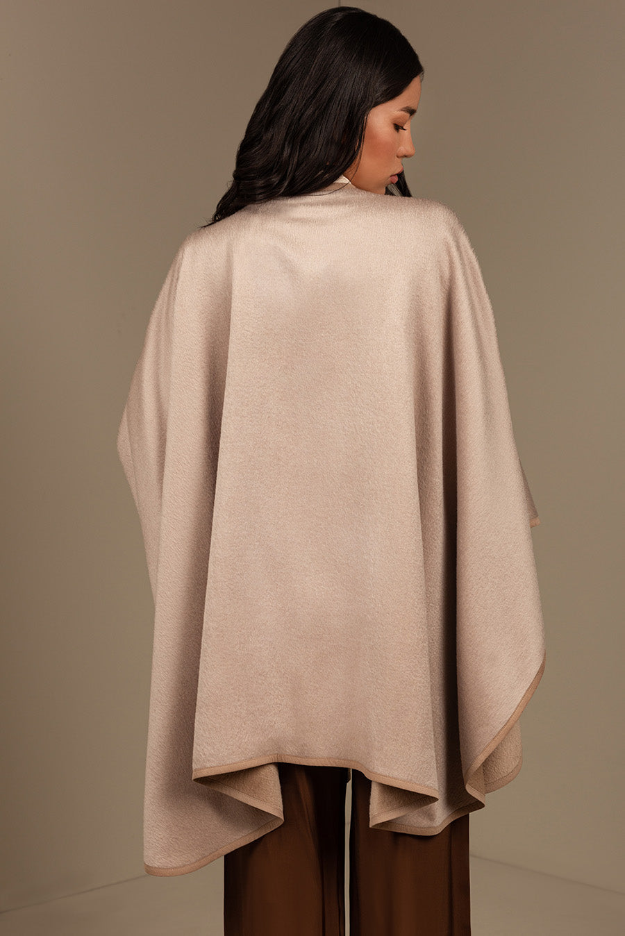 Bambi Cape Baby Alpaca Suri Color Beige & Ecru