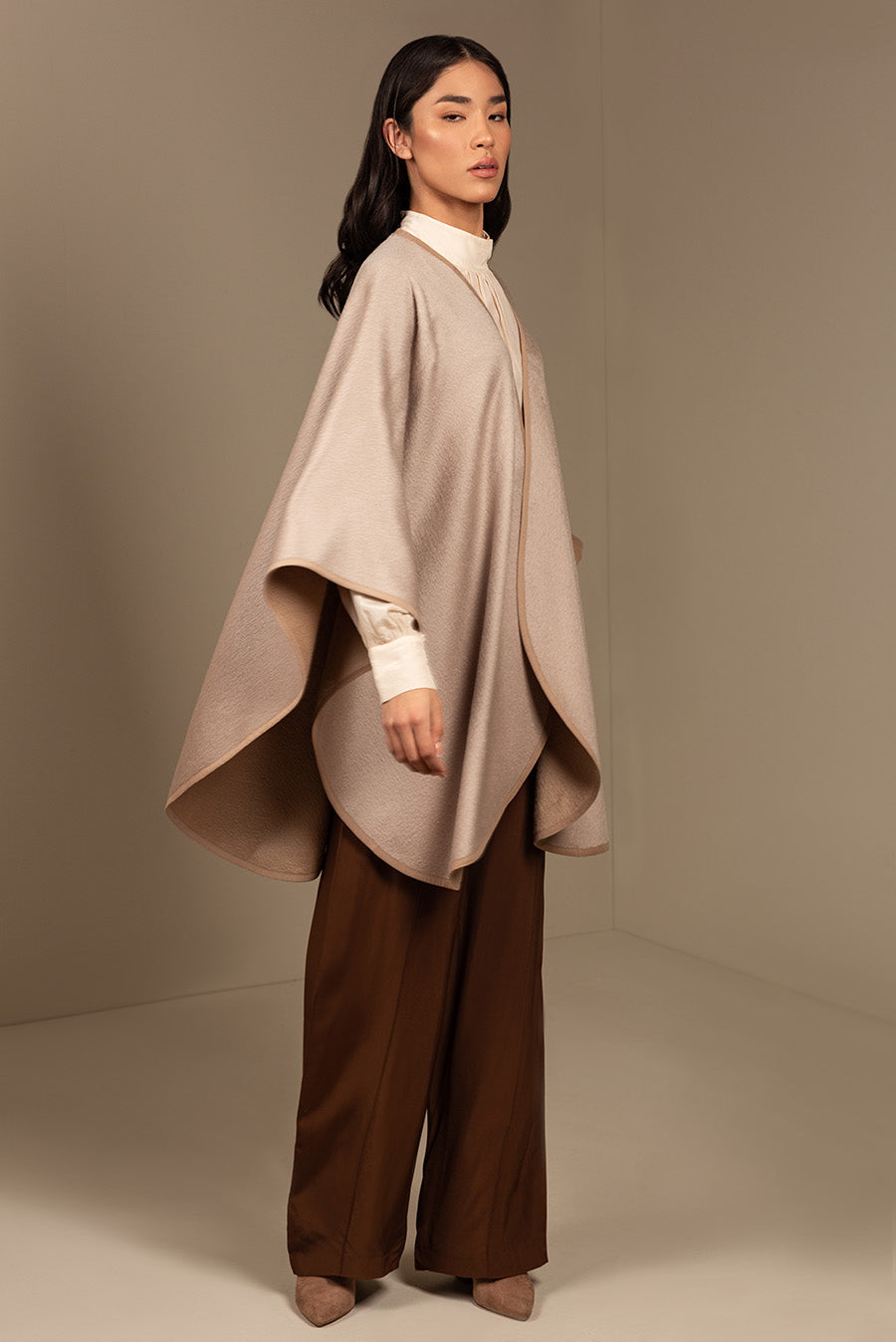 Bambi Cape Baby Alpaca Suri Color Beige & Ecru