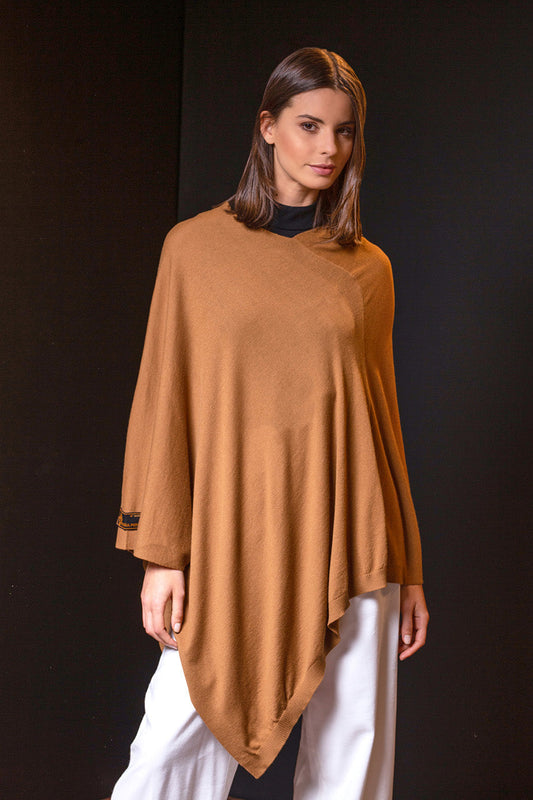 PONCHO BERYL DE VICUÑA COLOR VICUNA