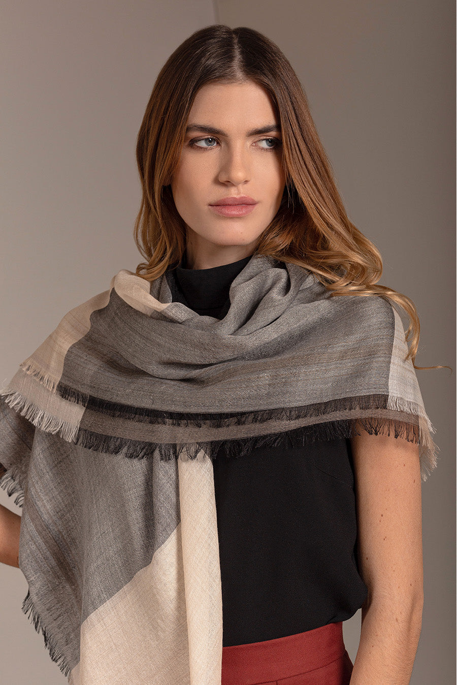 ESTOLA BRIGITTE -ROYAL ALPACA & SILK DE ROYAL ALPACA & SEDA COLOR NEUTRO