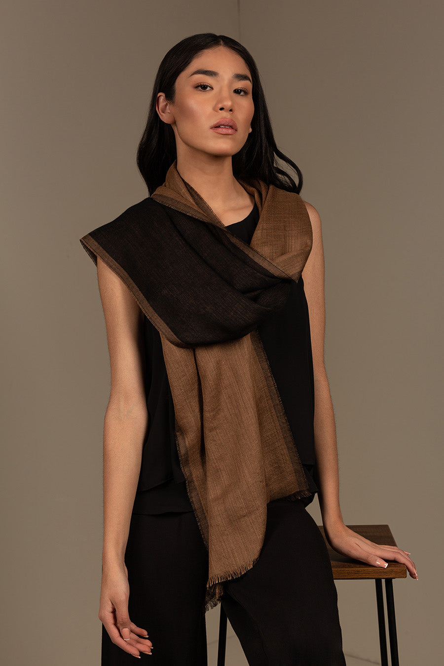Boston Shawl Royal Alpaca & Silk Color Black& Grey